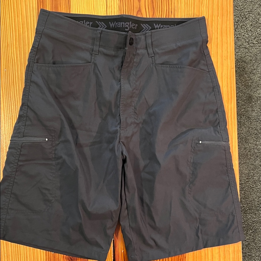 Wrangler Men's Dark Gray Utility Shorts